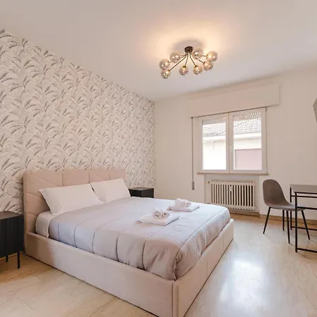 Apartmán Gaia's Flat - 15 Min From & Train Station