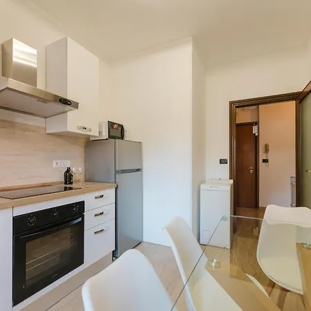 Gaia's Flat - 15 Min From & Train Station