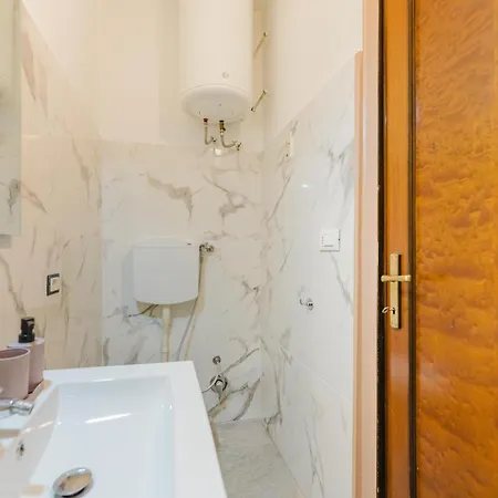 Apartment Gaia's Flat - 15 Min From & Train Station Venice