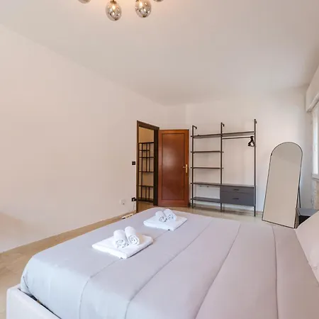 Gaia's Flat - 15 Min From & Train Station Apartment *