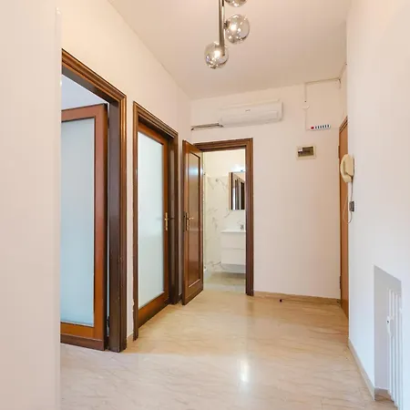 Gaia's Flat - 15 Min From & Train Station